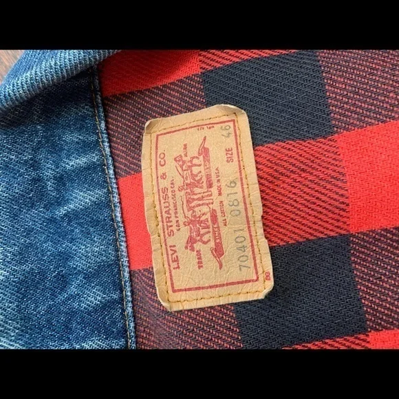 VTG 80’s Levi’s red plaid lined‎ trucker jacket 46